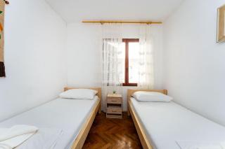 Drazen Charming Three Bedroom Apartment - 1