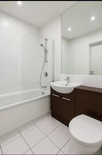 2 Bedroom modern flat with parking - Laindon - 4