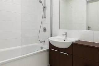 Modern 2 Bed Flat with parking Next to Basildon Station - 2