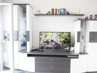 2-Zimmer-Appartement im 1. Obergeschoss mit Hallenschwimmbad und Sauna. - 3