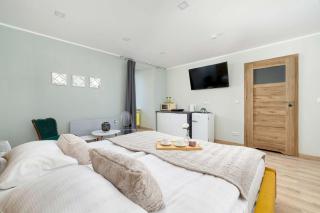 Komfortowe Studio w Centrum Bytomia Blisko Rynku by Noclegi Renters - 9