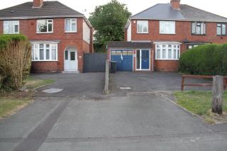 L & J Escapes - 8 Bedrooms suitable for Contractors and Families- Private parking available for 6 vehicles - Coseley - 9