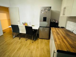 Central 3BR Home - Huddersfield Serviced Accomodation - Walk to Station & Town - Business Travellers - Families - Students - Huddersfield - 4