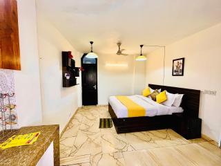 Hotel Hauz Khas Inn Near Hauz Khas Fort and Deer Park - 3