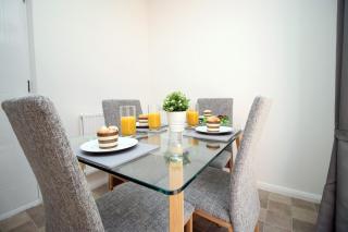 Langstone Close - Driveway Parking - WIFI - 8