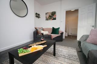 Kingsway House - WIFI - Parking - Spacious 4 Bed - Newport - 4
