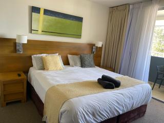 Luxe Resort Units Urangan Esp Hervey Bay Marina Ocean Views Pool - Urangan - 9