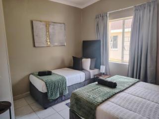 Cornelia Place - 9