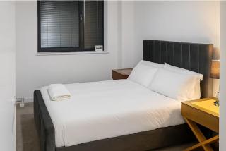2 Bedroom modern flat with parking - Laindon - 0