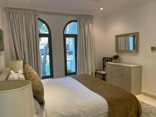 Palm Jumeirah Beachfront private pool villa 5 BR & 1 maids room with access to beach - Dubai - 5
