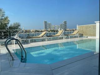 Palm Jumeirah Beachfront private pool villa 5 BR & 1 maids room with access to beach - Dubai - 0
