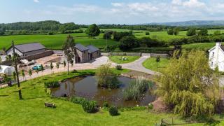 Cohost Partners Charming Barn Stay - Llanharan - 2