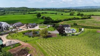 Cohost Partners Charming Barn Stay - Llanharan - 1