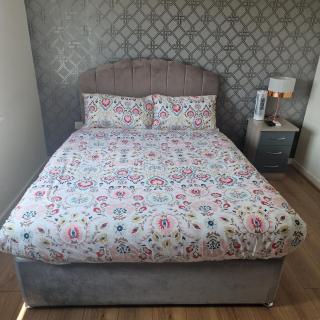 Stunning canal view 2 bedroom home with free parking - 6
