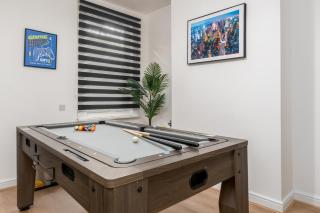 Modern 900Mbps Wi-Fi Workspace Near Coventry City Centre and Coventry University Free Parking Sleeps 5 and Games - 0
