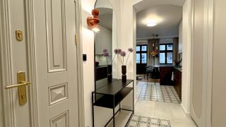 Artecento Premium by the Oder River, Wrocław Old Town, secure and free two-car underground parking, 24h self check-in - 3