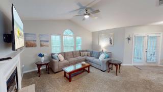 Charming 2BR Condo w/ Private Balcony in Gulf Shores, Pool, Hot Tub - 5