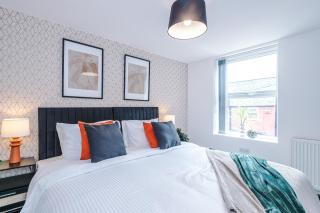 Large 4BR House, Sleeps 8, Parking, Full Kitchen, Ideal for Groups, family, contractors - 3