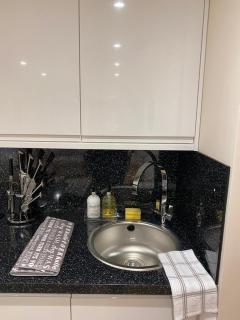 Waverley Inn Apartments - 1