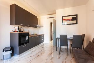 Youhosty - Montegani 2 - Milan - 1