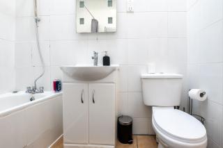 Huge 4 BR, 30s to Tube, 3 Bath & Gym Gear - 6