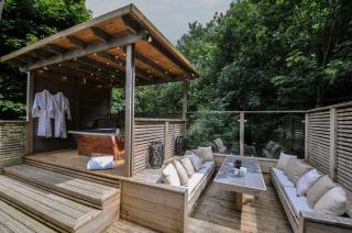 24 Meadow Retreat - 0