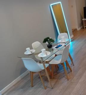 3 Bed-Sleeps 6-City Centre-Free Parking - Manchester - 4