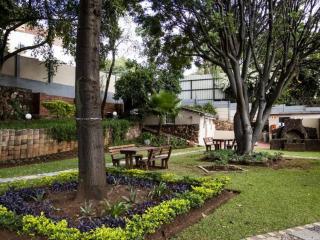 Leas Furnished Apartments Waterkloof - Pretoria - 9