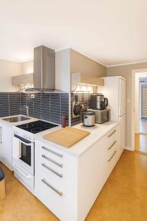 Perfect location! 4-bed apartment, 100m from main street, Free Park - 6