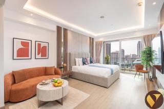 Vogue Vacation Homes, Marina JW Marriott with Direct Access to Marina Mall, Studio Apartment with Balcony and Marina Skyline View, Access to all Amenities - 1