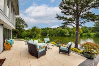 Lakefront Retreat with Sunroom, Patio and Kayak! - Columbia - 8