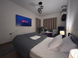Private Sunny Room with Balcony - 0