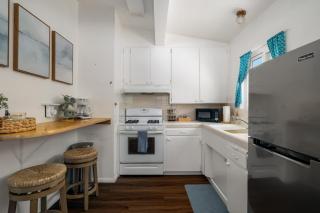 Chic Beach Retreat - Newly Furnished 1BR in Ocean Beach - 1