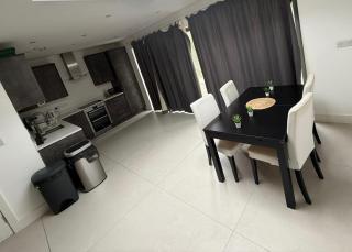 Charming 3 Bedroom House in West London - Londra - 7