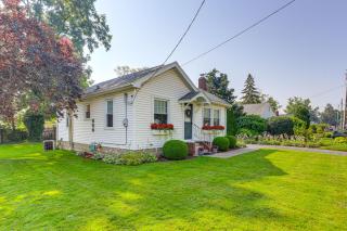 Walk to Private Beach Lake Erie Retreat with Yard! - 9