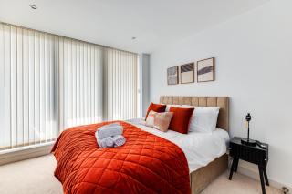 Central Lux Penthouse with Balcony, Terrace & Prking - Bedford - 2