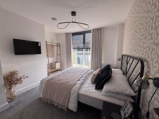 The Sloop by Grandeur Property - Poole - 3