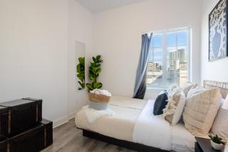 Bright and Beautiful 3 Bedroom in Griffintown - Montréal - 2
