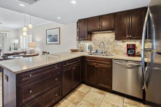 Walk to Beach, Pool & Flagler! Relaxed Condo w/ Balcony & Full Kitchen - 8