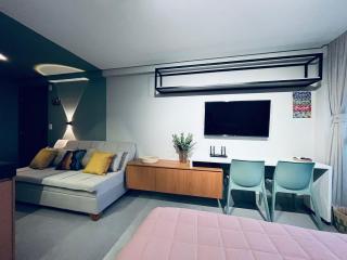 Flat Lindo e Espaçoso com Varanda e Vista Mar - 1