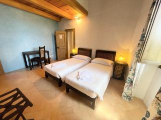 Spoleto Tranquilita sleeps 16 with Wifi Pool Yoga Studio Gardens and Views - 3