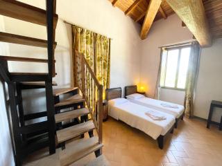 Tranquilita Yoga with studio - a great party venue with pool bar - sleeps 20 - 4