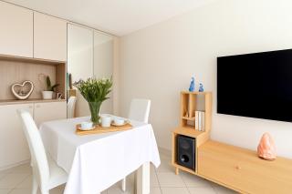 High-End Residence with Pool and Panoramic Views - 4