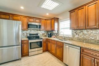 Heated Pool and Private Dock Home in Port Charlotte - Port Charlotte - 2