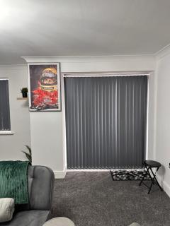 Enjoy city living in this one-bedroom flat, complete with a balcony and secure parking in Birmingham city center - 7