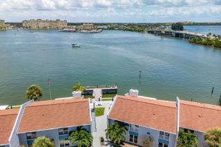 Cozy 2BR Madeira Home near Beach with Pool & Gym - 5