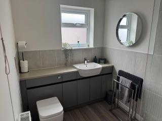Newly Refurbished, Cosy Flat Minimum 2 nights - 6