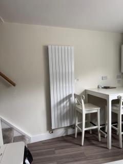 Newly Refurbished, Cosy Flat Minimum 2 nights - 2