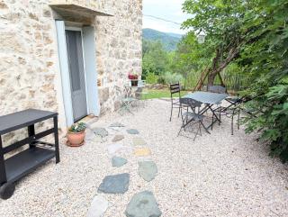 Gîte en Cévennes du sud, bergerie restaurée au rez de jardin d'une bastide avec piscine à débordement, vue exceptionnelle, authenticité, confort, repos assuré au cœur de la nature - Saint-Laurent-le-Minier - 5