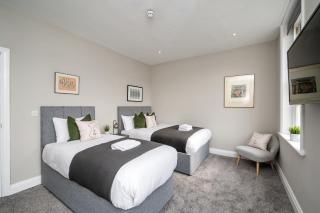 Two Apartments in One , City Centre, Sleeps 11! - 9